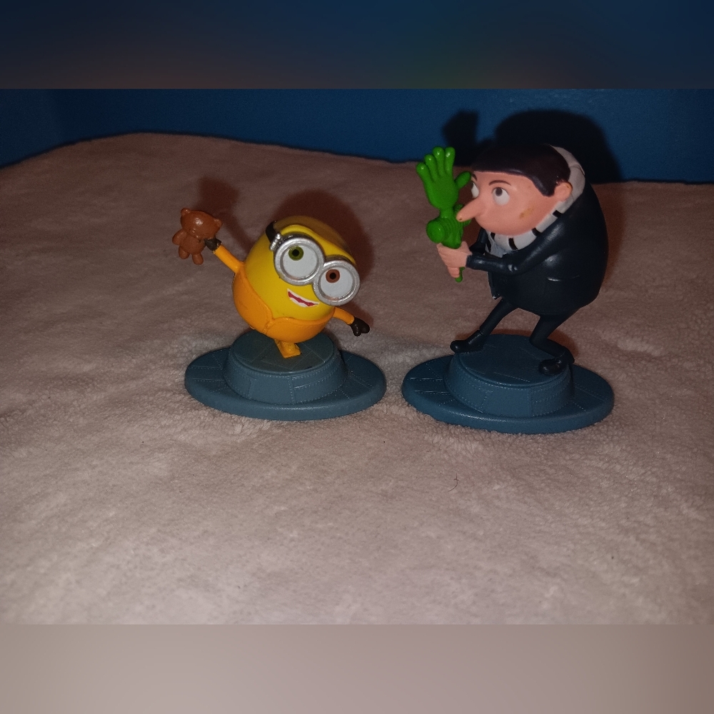 Universal City Studios Despicable Me Mini Figures lot of 2 Pre-owned